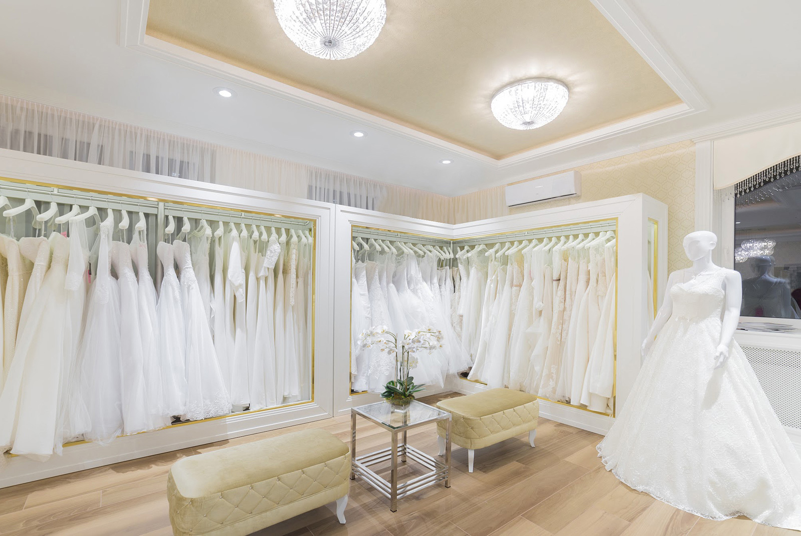 Projektowanie wnętrz - salon sukien ślubnych prezentacja sukien